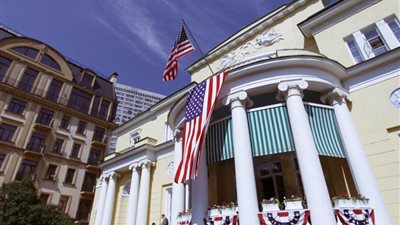 مجهول يقتحم بسيارة حرم مقر إقامة السفير الأمريكي لدى موسكو