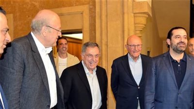 الرؤساء السابقون لحكومات لبنان: المبادرة الفرنسية فرصة لتجنب الانهيار والفتن