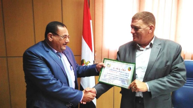 وكيل الوزارة يكرم