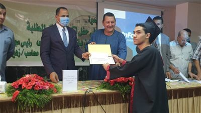 رئيس جامعة دمنهور يشهد حفل تكريم أوائل الطلبة