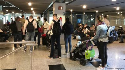 إيطاليا تلزم القادمين من باريس وبعض مناطق فرنسا بإجراء اختبار فيروس كورونا