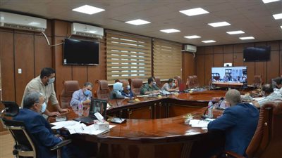 محافظ المنيا يناقش موقف برنامج التنمية المحلية عبر الفيديو كونفرانس