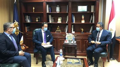 العناني يستقبل سفير فرنسا