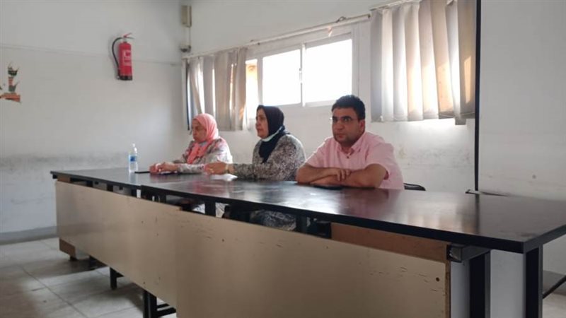 خلال الاجتماع