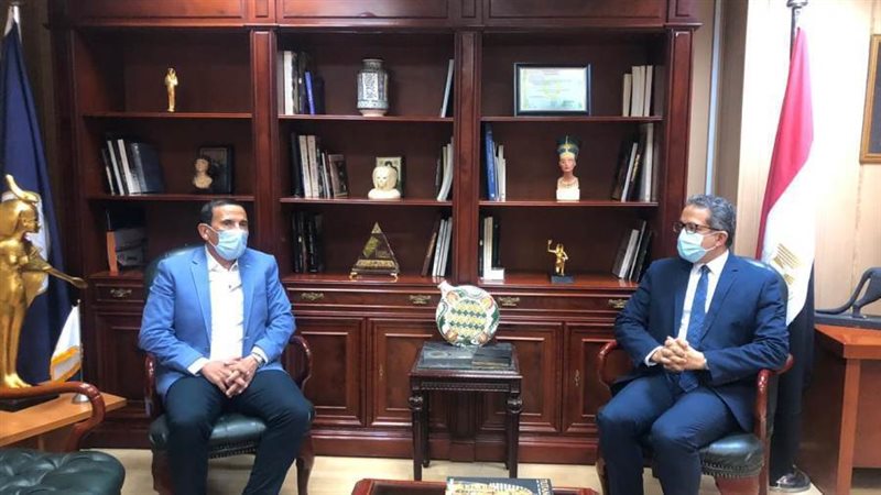 العناني خلال استقباله