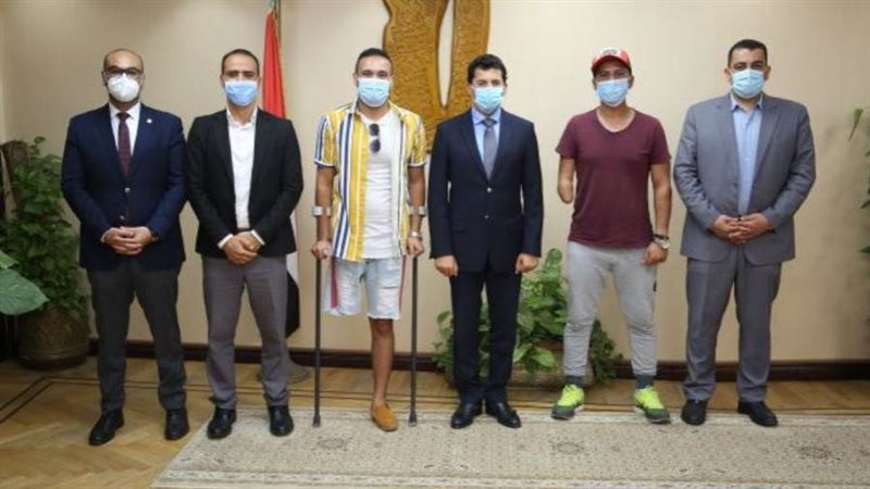 وزير الرياضة مع ممثل