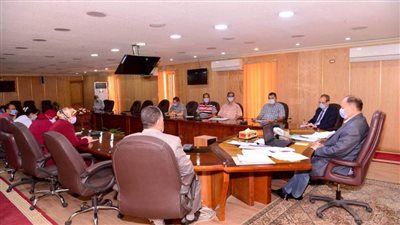 محافظ أسيوط يترأس اجتماع الخطة الاستثمارية