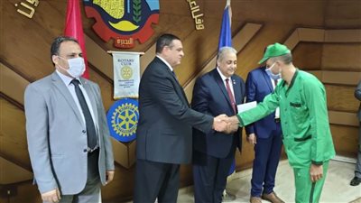 تكريم ٣٠ عامل نظافة بالبحيرة