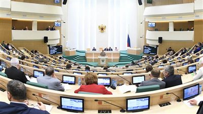 مجلس الفيدرالية الروسي يعد لعقوبات جوابية ضد نواب أمريكيين