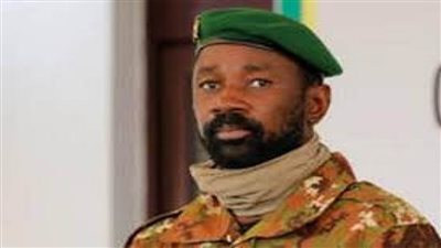 وزير الدفاع المالي السابق باه نداو يؤدي اليمين رئيسًا مؤقتًا للبلاد