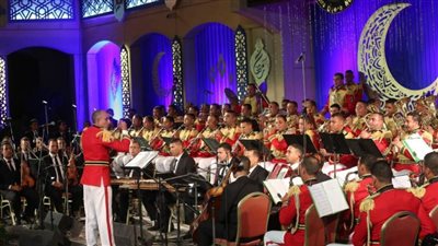 فرقة الموسيقات العسكرية في أمسية موسيقية على مسرح النافورة