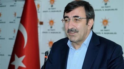 بعد إصابة نائب الرئيس التركي بفيروس كورونا.. هل انتقلت العدوي إلى 