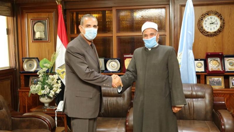 المحافظ ووكيل وزارة