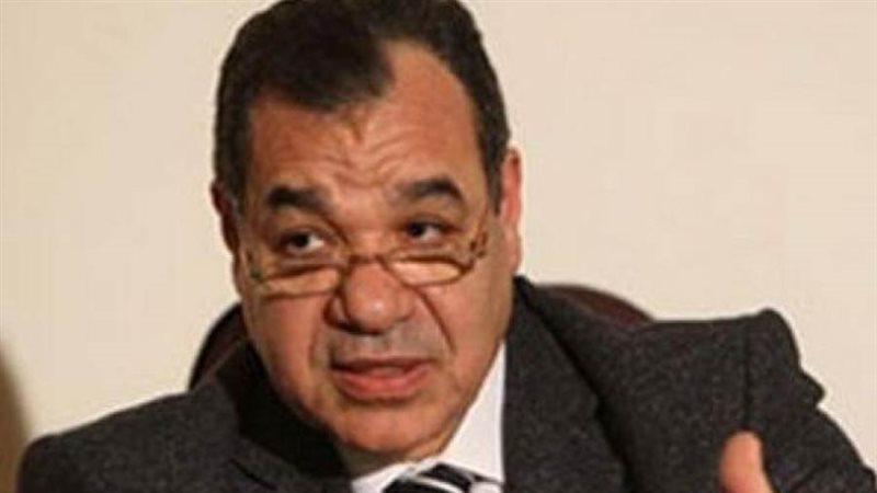 الدكتور يسري الجمل