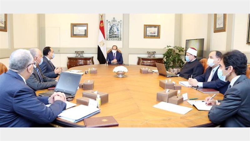 الرئيس السيسي يستعرض