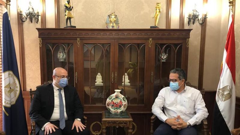 وزير السياحة ومحافظ