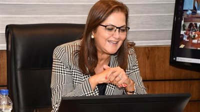 وزيرة التخطيط: مراجعة معايير الاستحقاق لمنحة العمالة غير المنتظمة لعدم الازدواجية 