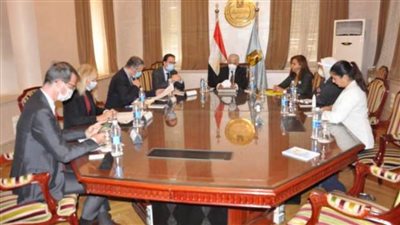 وزير التعليم يبحث توفير مصادر رقمية باللغة الفرنسية على بنك المعرفة