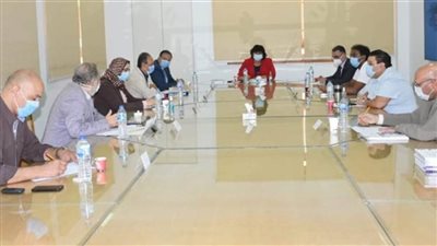 وزيرة الثقافة تبحث إصدار مطبوعات تنويرية