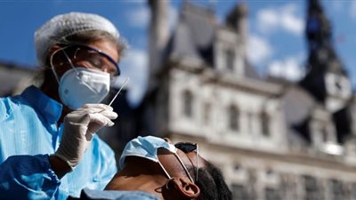 المملكة المتحدة تسجل أكثر من 7 آلاف إصابة بـ