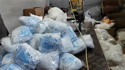 التحفظ علي 9 آلاف كمامة مجهولة المصدر بمصنع في الإسكندرية