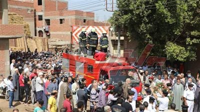 محافظ المنوفية يتقدم الجنازة العسكرية للشهيد ”بلابل“ بقرية طه شبرا