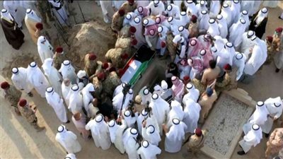 جثمان أمير الكويت الراحل الشيخ صباح الأحمد يواري الثرى بمقابر أسرة آل الصباح