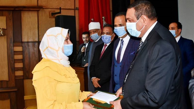 الطالبة المتفوقه