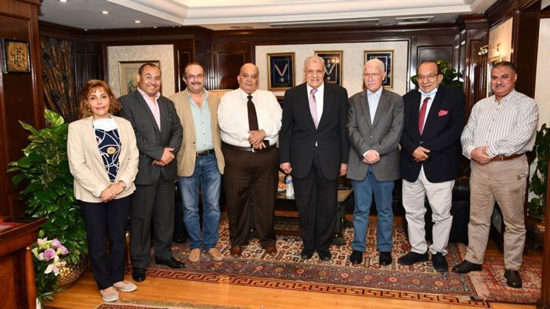 محلب يتوسط مجلس الإدارة