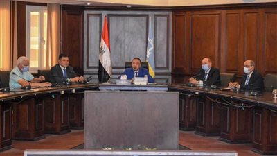 محافظ الإسكندرية يلتقي لجنة لدراسة مشكلة ارتفاع منسوب مياه وادي مريوط 