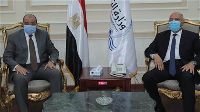 وزيرا النقل والتنمية المحلية يبحثان معدلات تنفيذ مشروع رصف الطرق