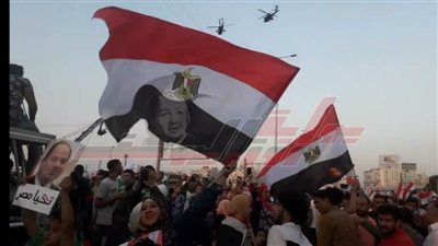 احتفالا بانتصارات أكتوبر.. طائرات الهليكوبتر تحلق فى سماء القاهرة