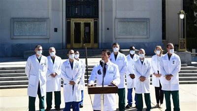 طبيب ترامب يوضح حالة التنفس ومدي حاجته للأكسجين عقب إصابته بكورونا