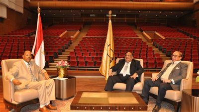 أول زيارة رسمية لمجمع الفنون والثقافة جامعة حلوان (صور)