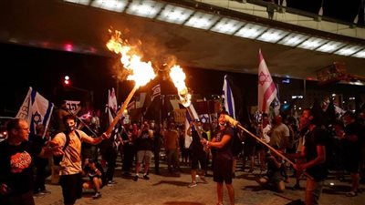 مئات الآلاف من المتظاهرين يواصلون الاحتجاجات ضد نتنياهو في جميع أنحاء إسرائيل