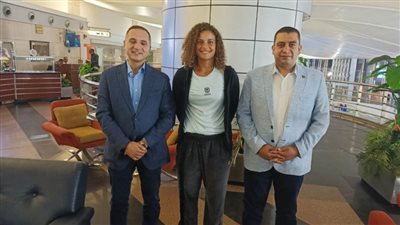 استقبال رسمى لميار شريف بمطار القاهرة