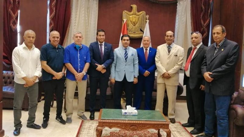 رئيس الاتحاد بين