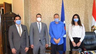 محافظ السويس يستقبل شباب البرنامج الرئاسي لتأهيل القيادات التنفيذية 