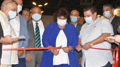 وزيرة الثقافة: الكاريكاتير أحد الفنون الحافظة للأحداث البارزة في المجتمع