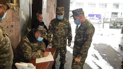 ابن رئيس وزراء أرمينيا يتطوع بالجيش