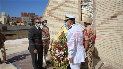نورالدين: يضع إكليلا من الزهور على قبر الجندي المجهول بكفرالشيخ