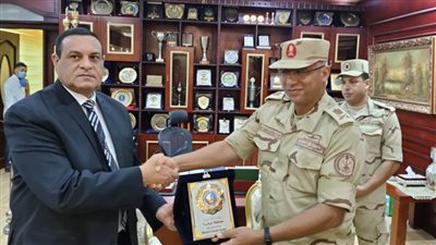 محافظ البحيرة يقدم التهنئة لقائد الفرقة العاشرة بذكرى انتصارات أكتوبر المجيد