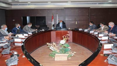 وزير النقل يتابع مع وفد شركة 