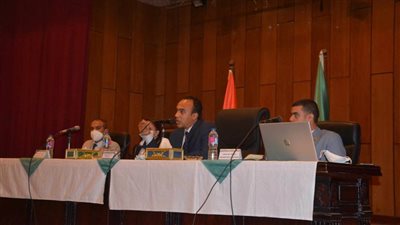 نائب محافظ المنيا يعقد اجتماعا مع مديري وموظفي الديوان العام