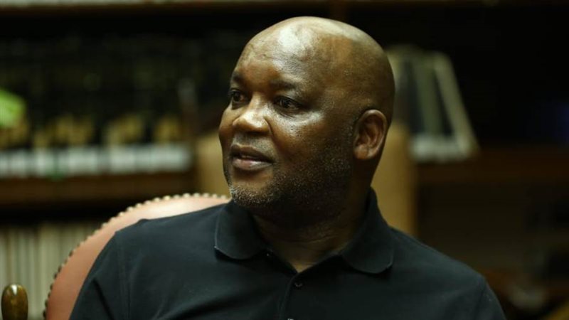 بيتسو موسيماني المدير