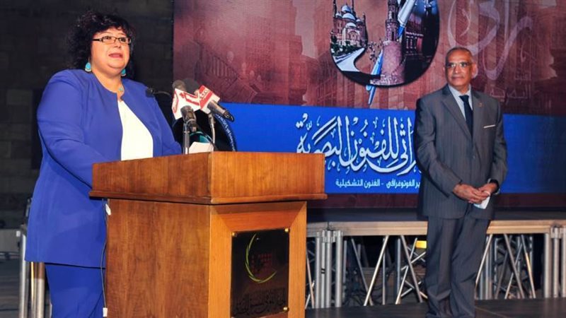 وزيرة الثقافة خلال
