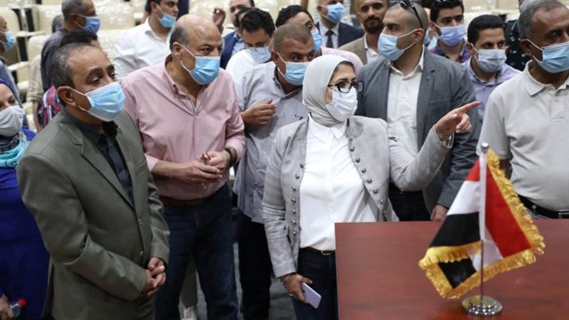 وزيرة الصحة أثناء