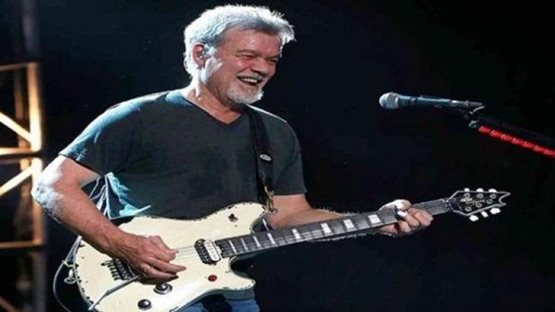 عازف الجيتار الشهير