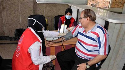 محافظ الأقصر يسجل في مبادرة 100 مليون صحة للكشف المبكر عن الأمراض المزمنة
