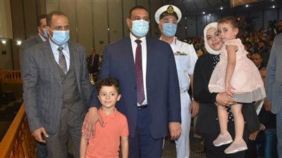 تكريم زوجة الشهيد 